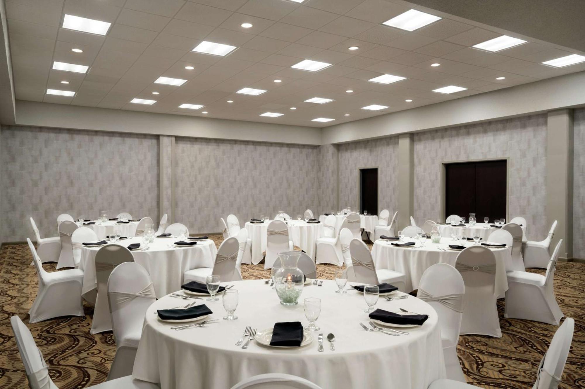 Embassy Suites Brunswick Esterno foto